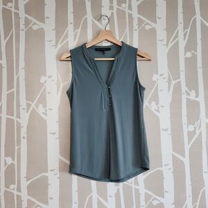 Elegant Sleeveless Gray Top